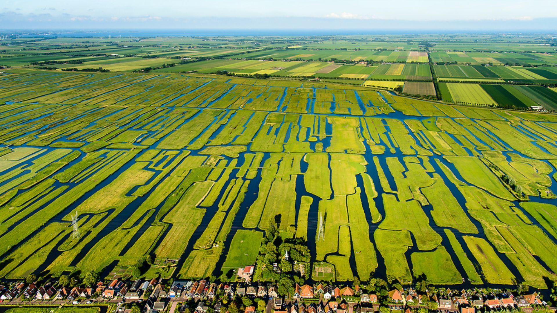 © Siebe Swart Vue aérienne d'un paysage de polders - Pays-Bas