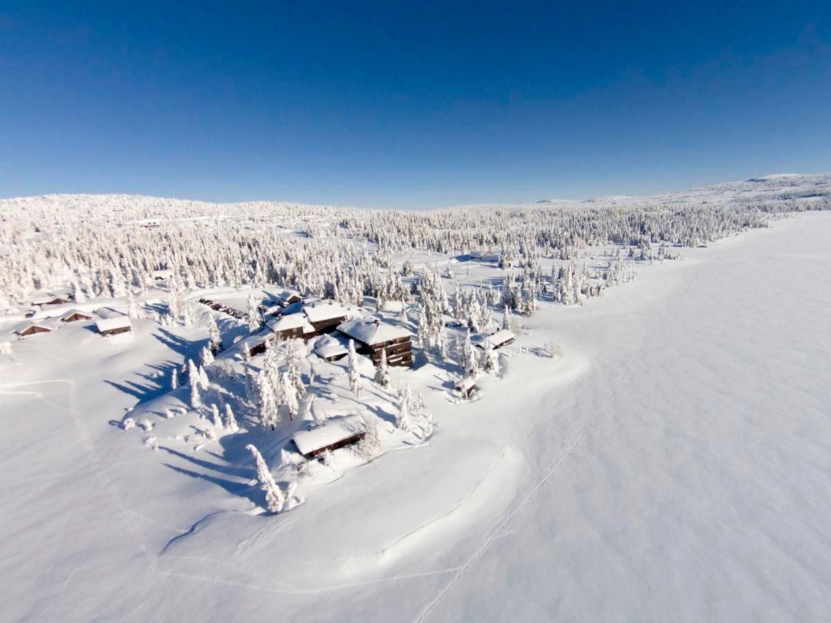 Hôtel Rustad sous la neige vu du ciel - Norvège