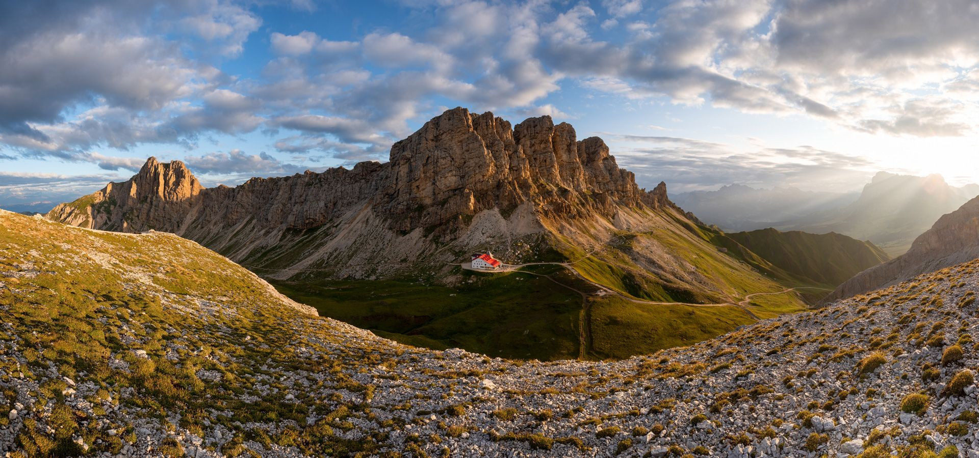 Refuge Alpe di Tires au coucher du soleil - Dolomites - Italie