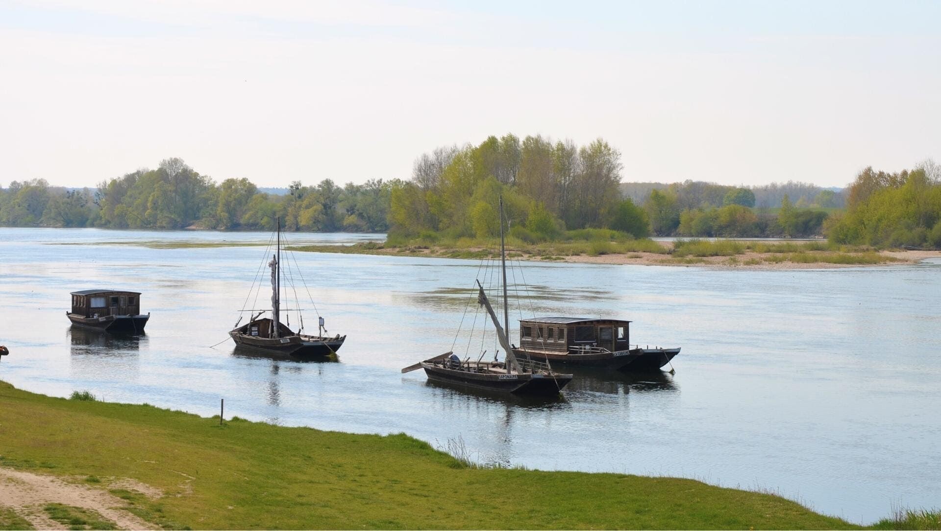 Bateaux traditionnels sur la Loire près de Blois - Val de Loire - France
