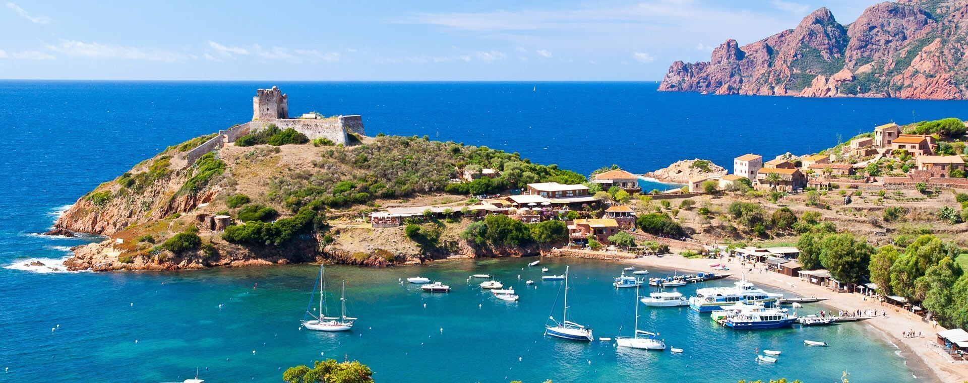 Baie et tour génoise de Girolata - Golfe de Porto - Corse
