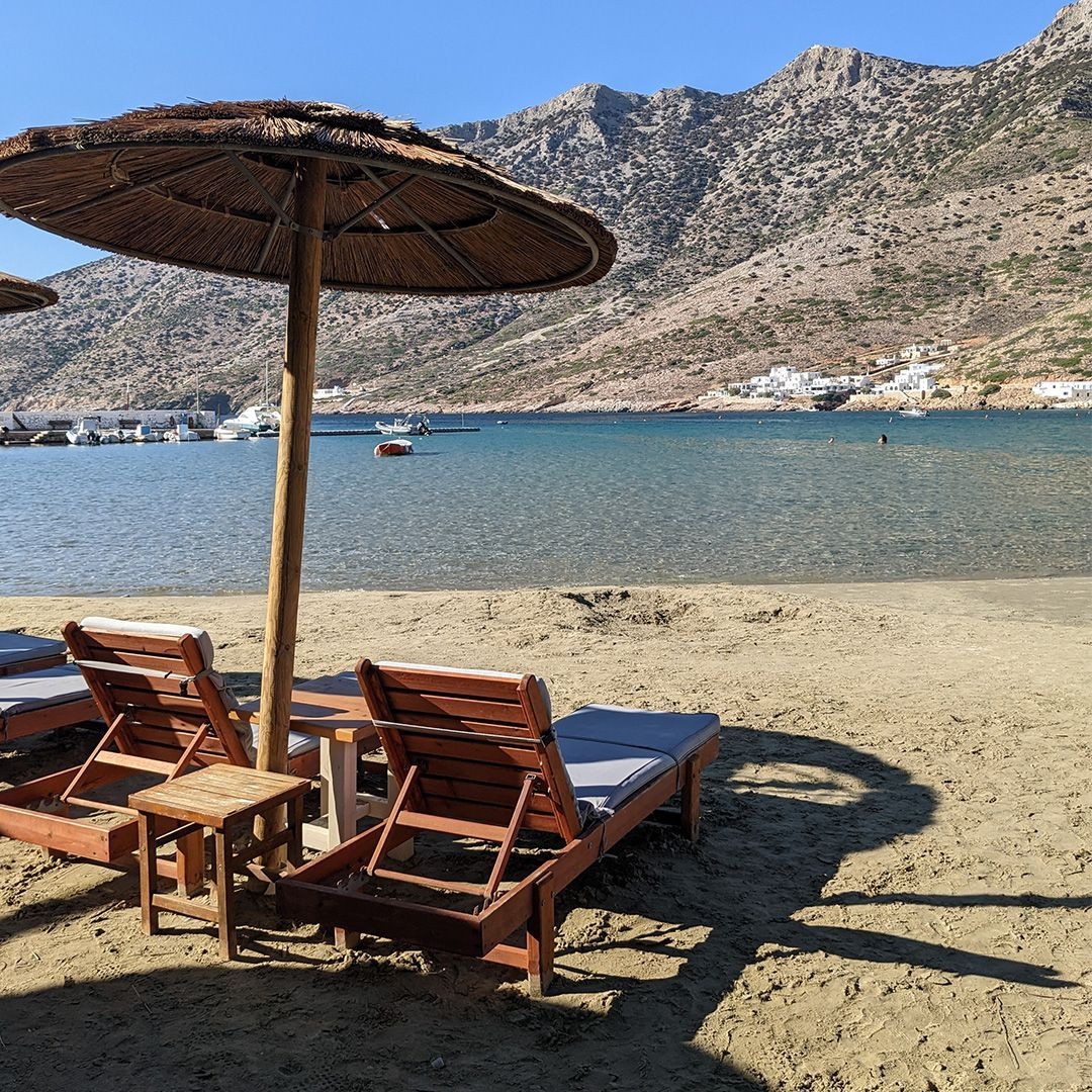 © Cécile Hénard Kamares Beach in the bay where Nymfes is located, Sifnos