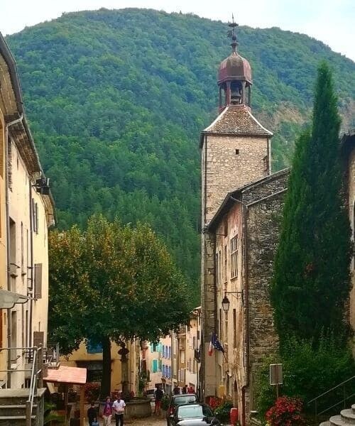 © Adrien Ozanon Clocher et ruelle de Châtillon-en-Diois - Diois - France