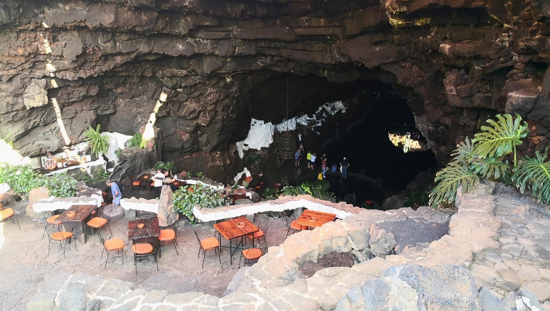 Café aménagé dans une grotte volcanique - Lanzarote - Canaries - Espagne