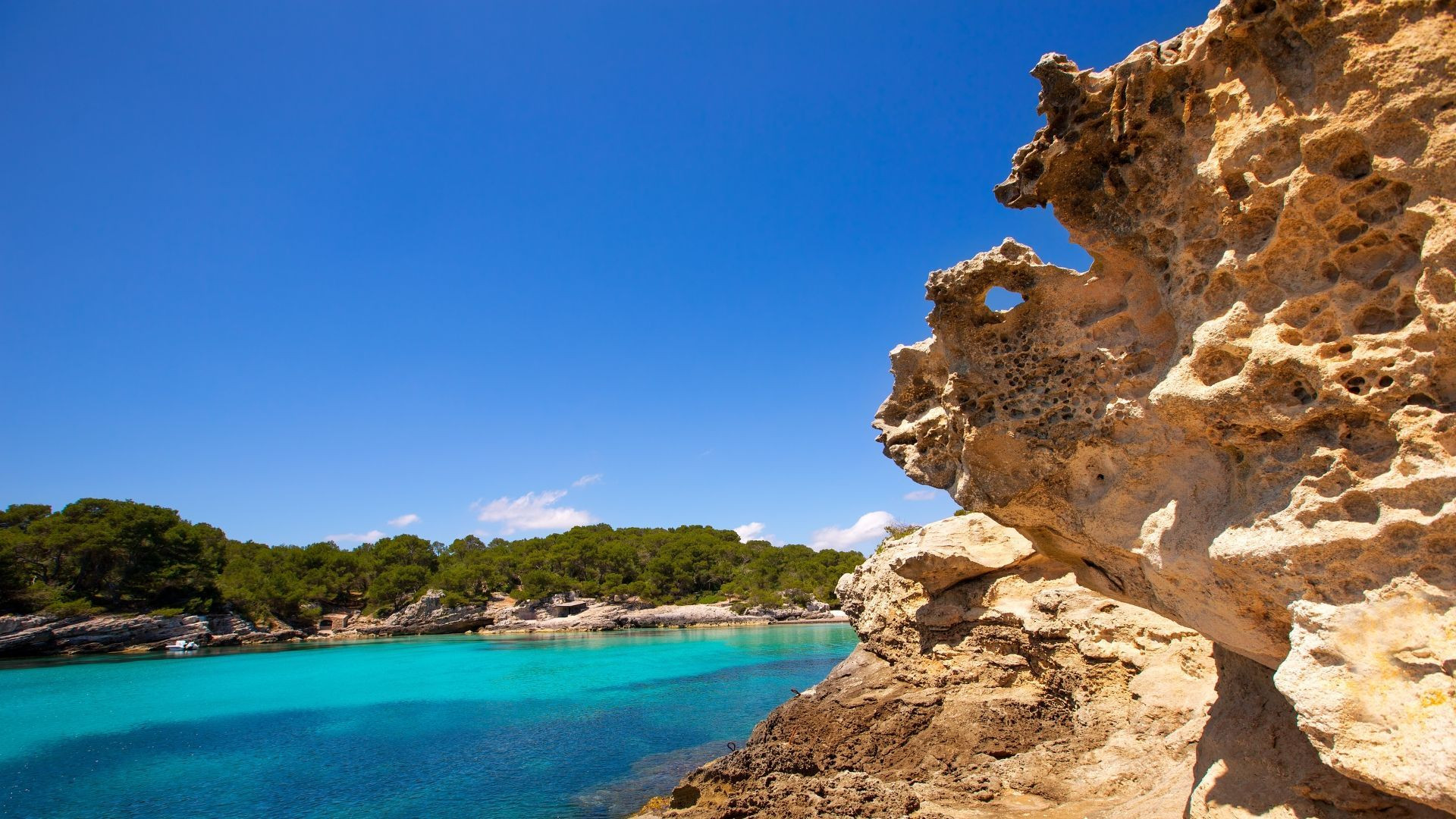 Crique de Cala Mitjana aux eaux turquoise - Minorque - Baléares - Espagne