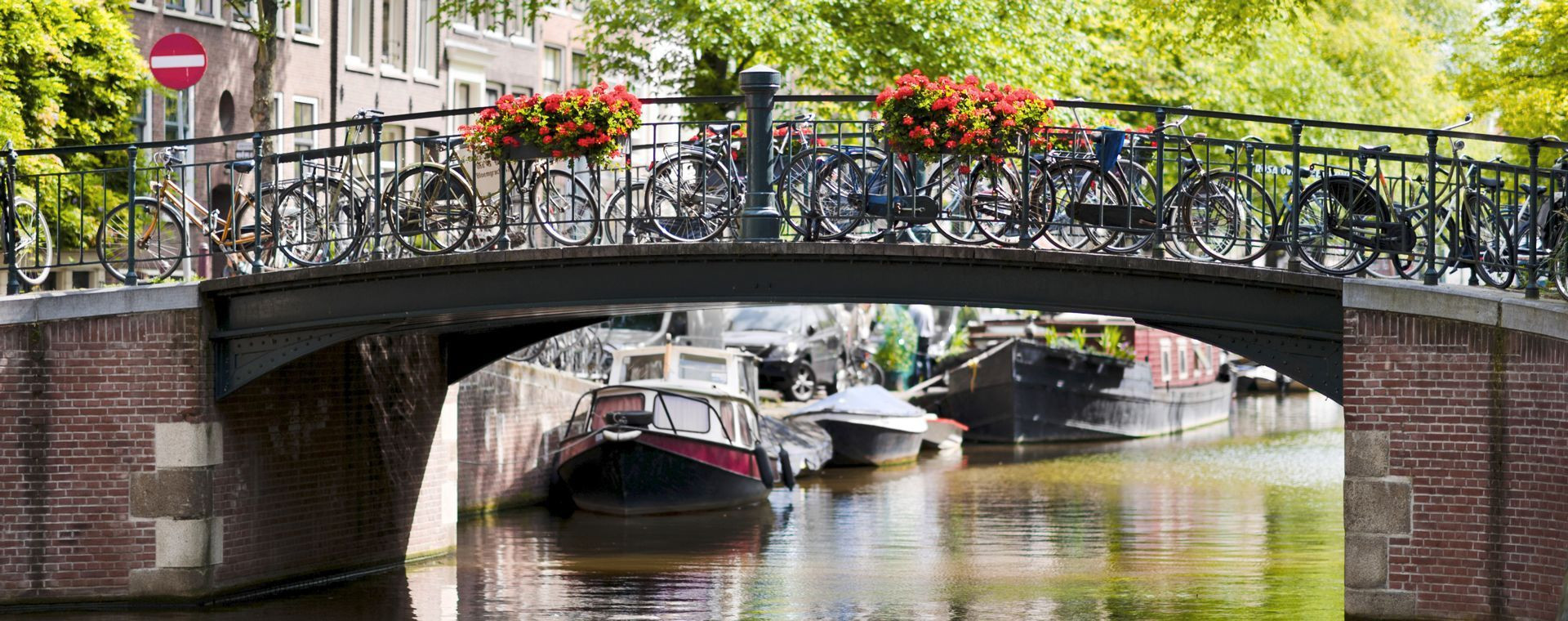 Pont sur un canal avec vélos - Amsterdam - Pays-Bas