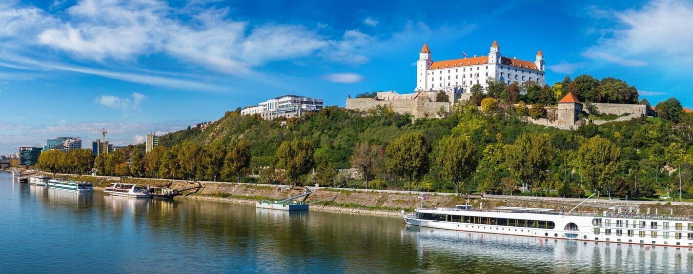 Château de Bratislava dominant le Danube - Slovaquie
