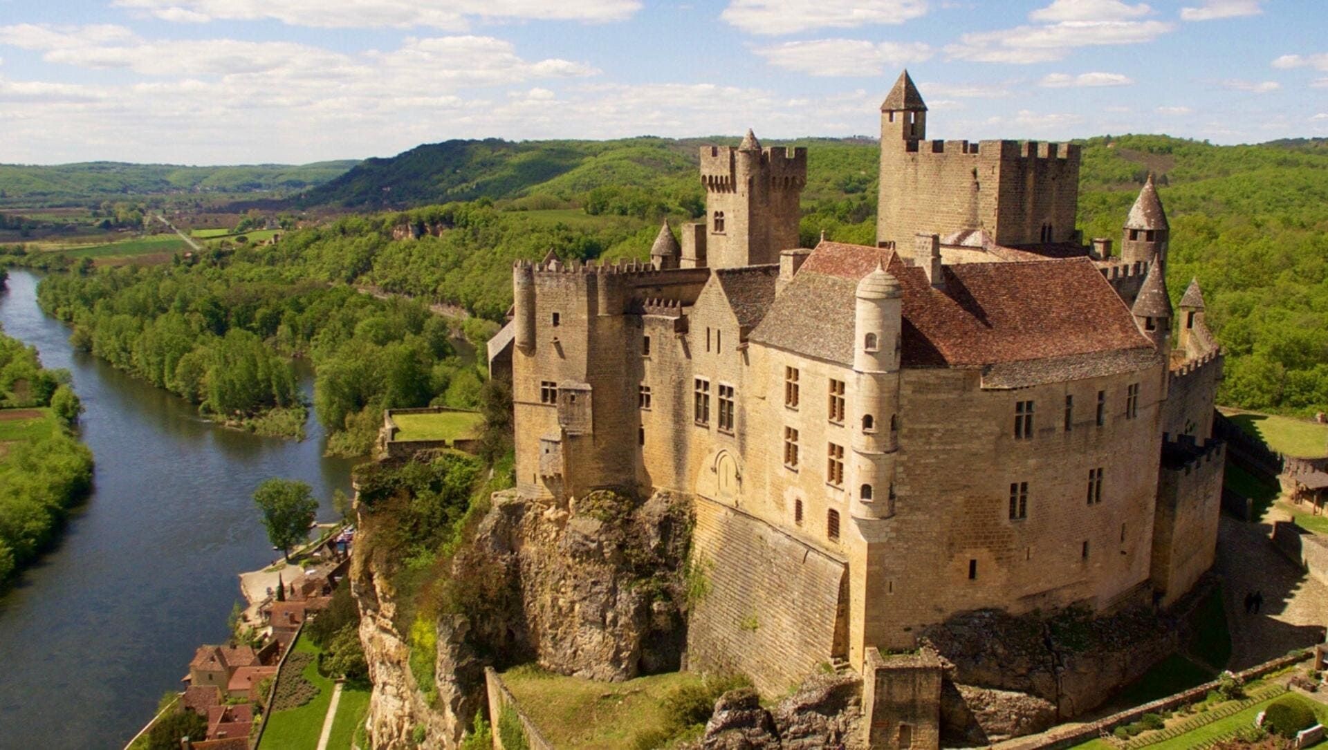 Château de Beynac dominant la Dordogne - Périgord - France