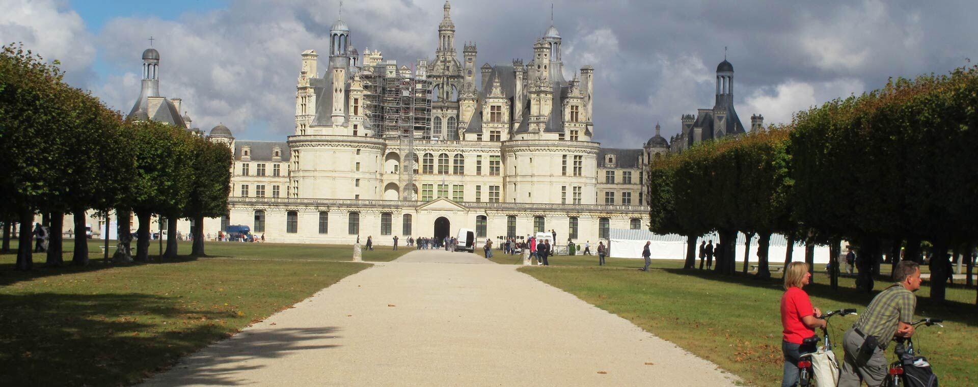 Château de Chambord et son allée - Val de Loire - France