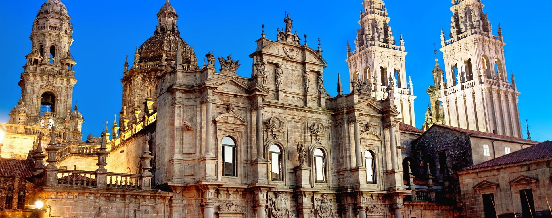 Cathédrale de Saint-Jacques-de-Compostelle au crépuscule - Galice - Espagne