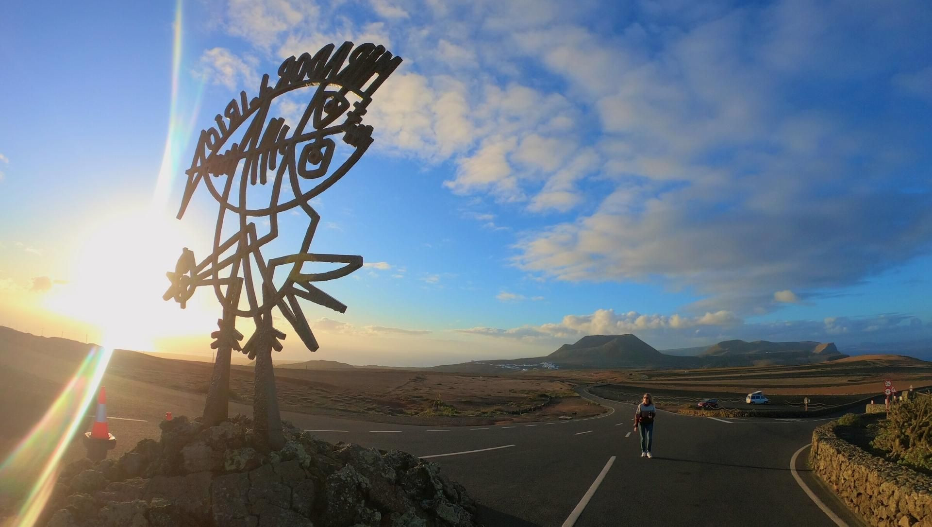 Sculpture de César Manrique au coucher de soleil - Lanzarote, Canaries