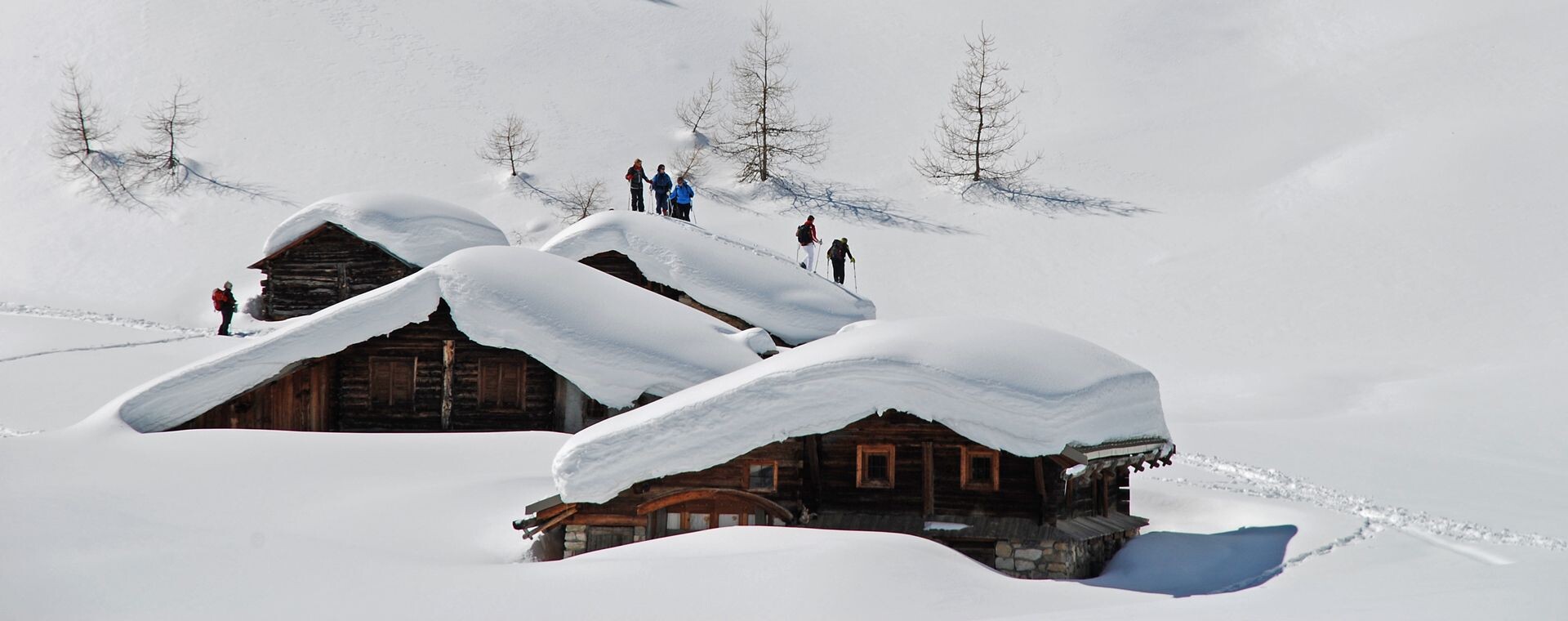 Chalets de montagne sous la neige - Queyras - Alpes - France