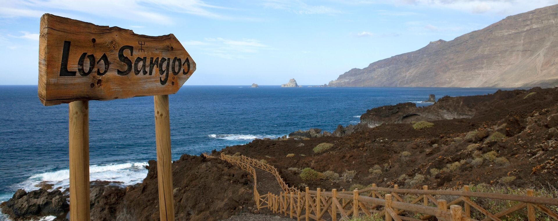 Côte volcanique et panneau Los Sargos - El Hierro - Canaries - Espagne
