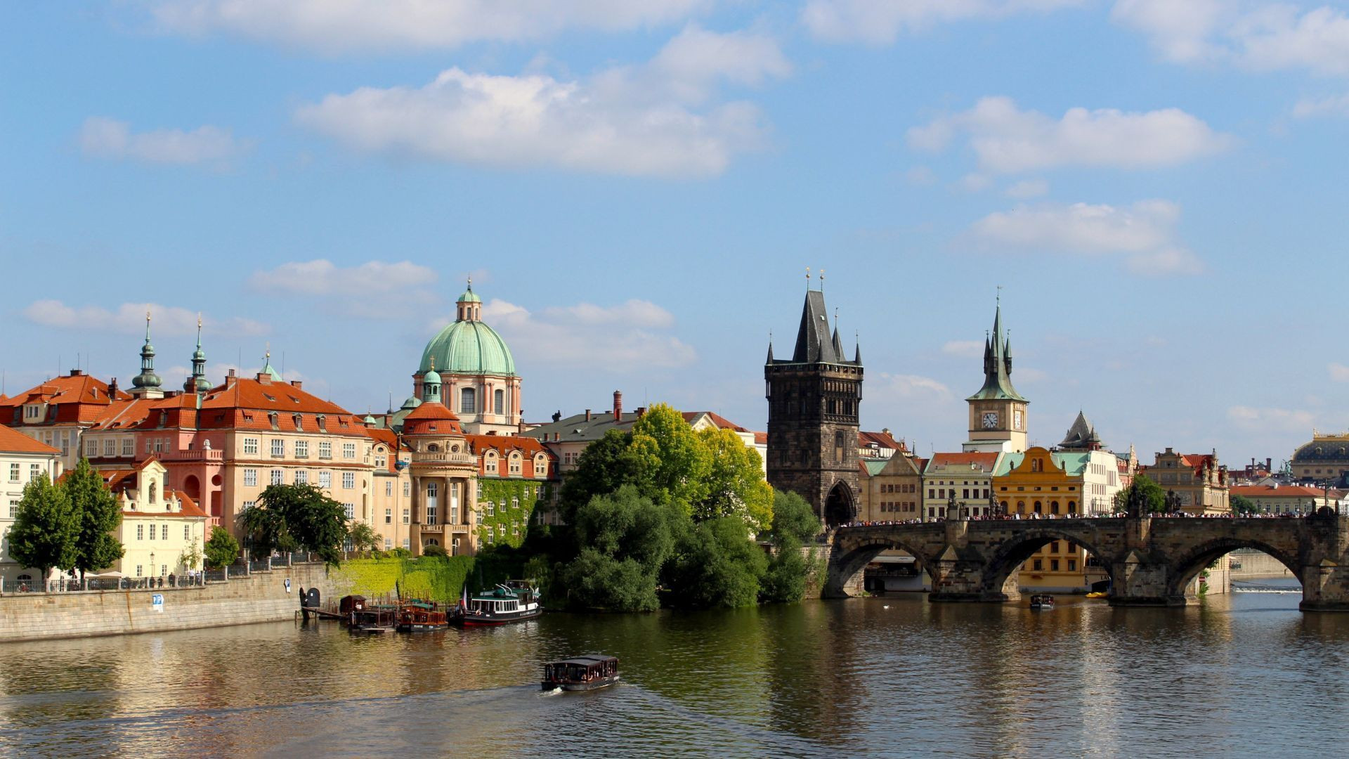 Le pont Charles et la Vieille Ville sur la Vltava - Prague - Tchéquie