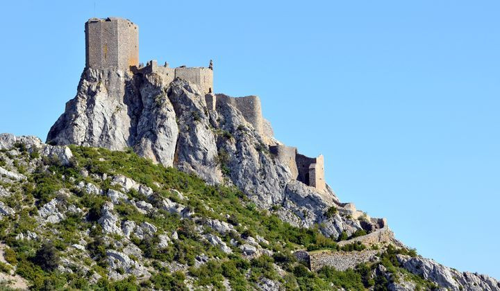Le château cathare de Quéribus sur son piton rocheux - Aude - France