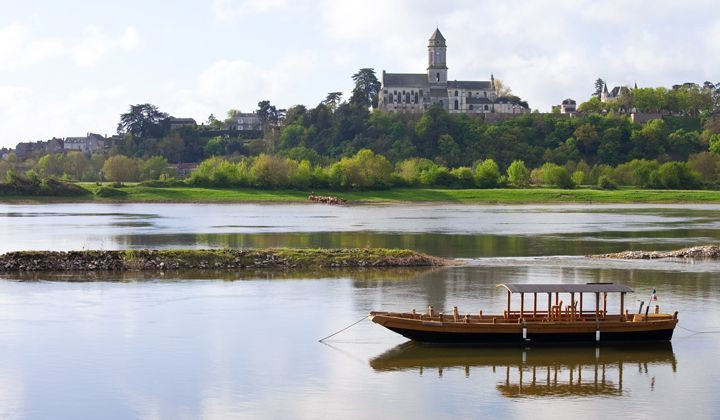 Gabare et château de Montsoreau sur la Loire - Val de Loire - France