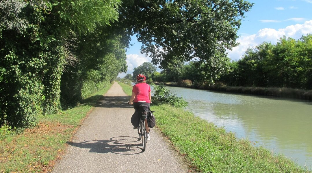 A path beside the Canal des Deux Mers