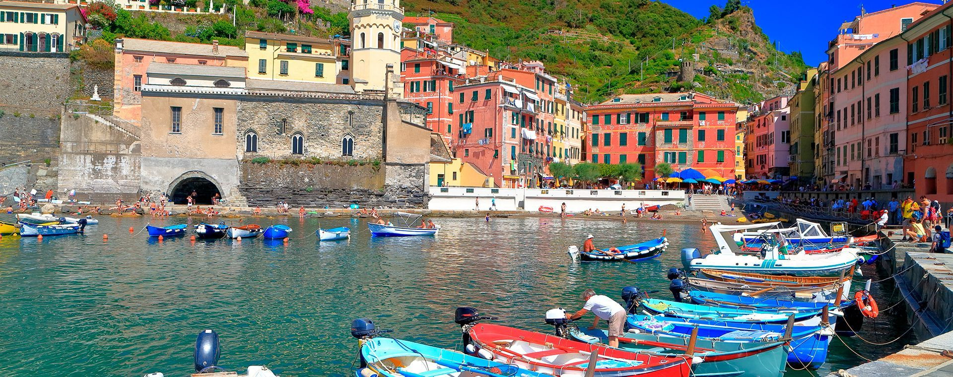 Port et barques colorées de Vernazza - Cinque Terre - Ligurie - Italie