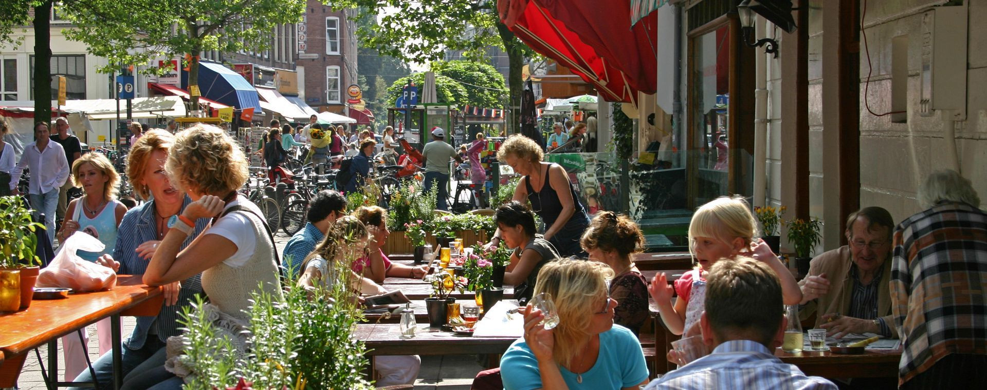 Terrasse de café animée en ville - Amsterdam - Pays-Bas