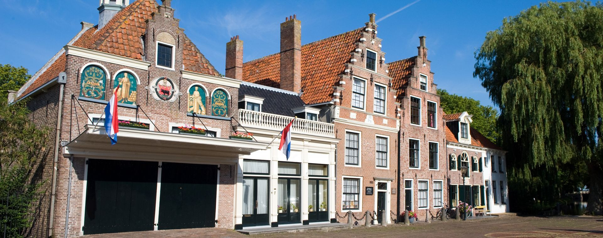 Maisons à pignons et drapeau néerlandais - Edam - Pays-Bas