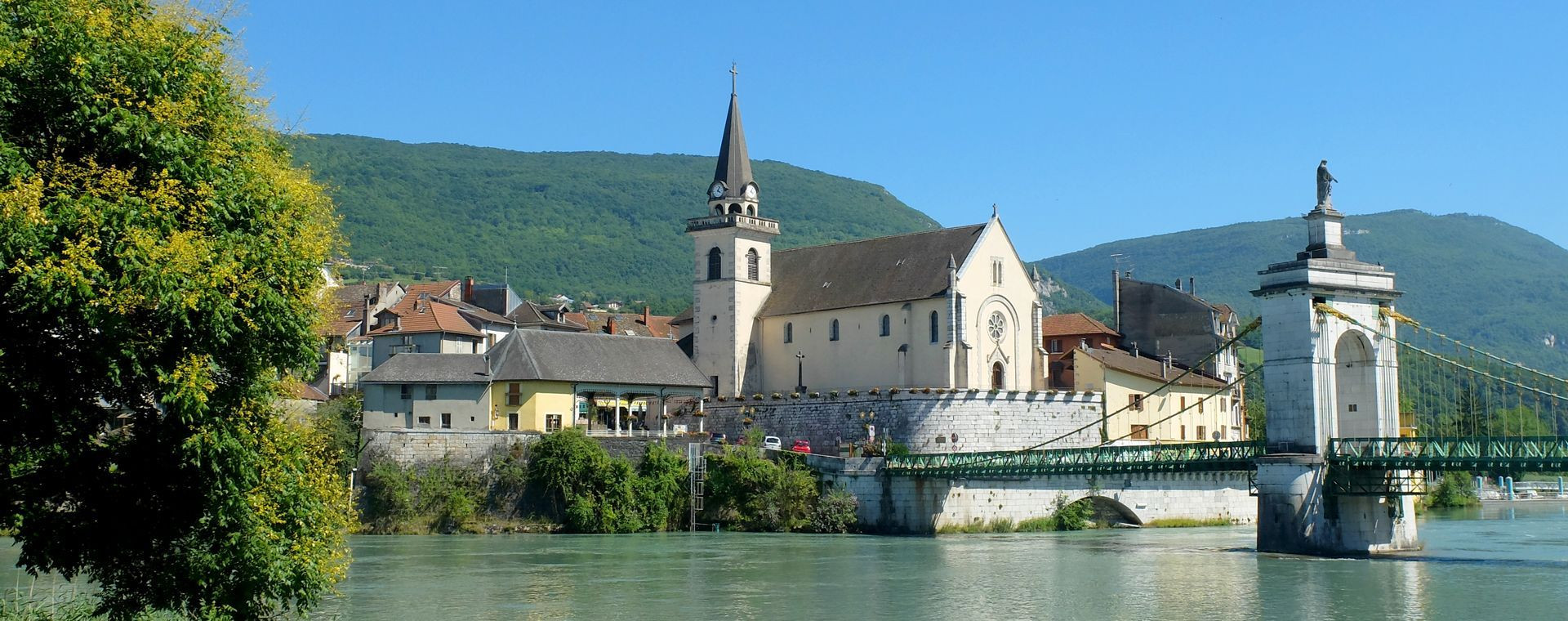 Village de Seyssel au bord du Rhône - Ain - France