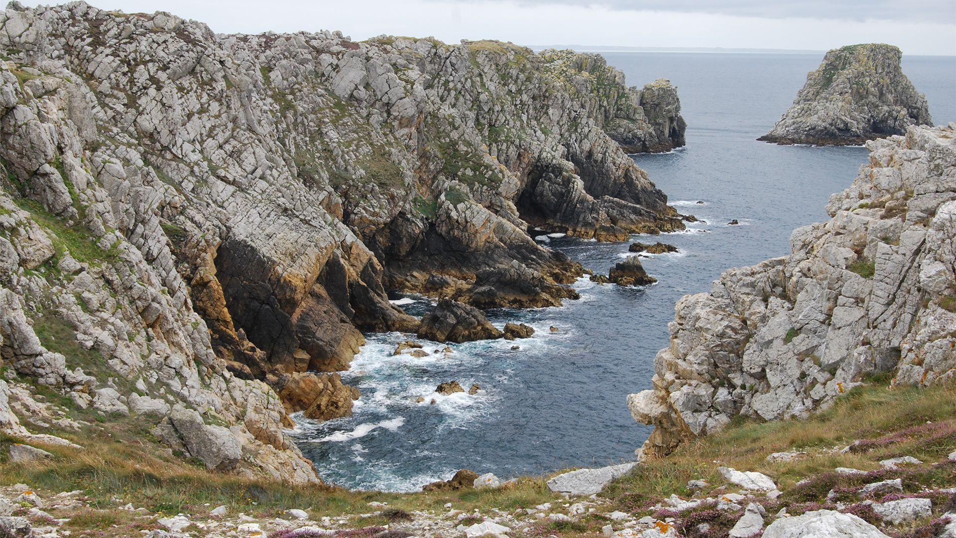 Falaises et aiguilles rocheuses de la pointe de Pen-Hir - presqu'île de Crozon - Bretagne