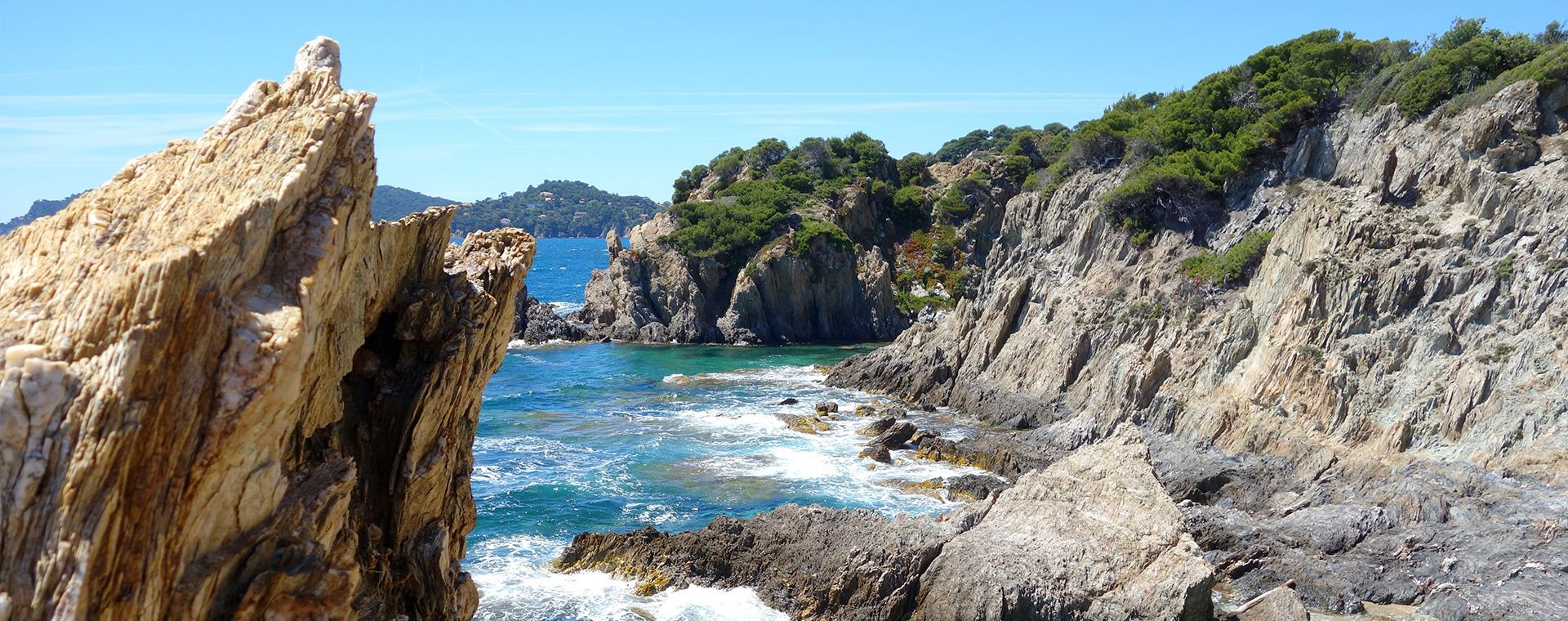 Crique rocheuse de la Côte Sauvage - Presqu'île de Giens - Var - France
