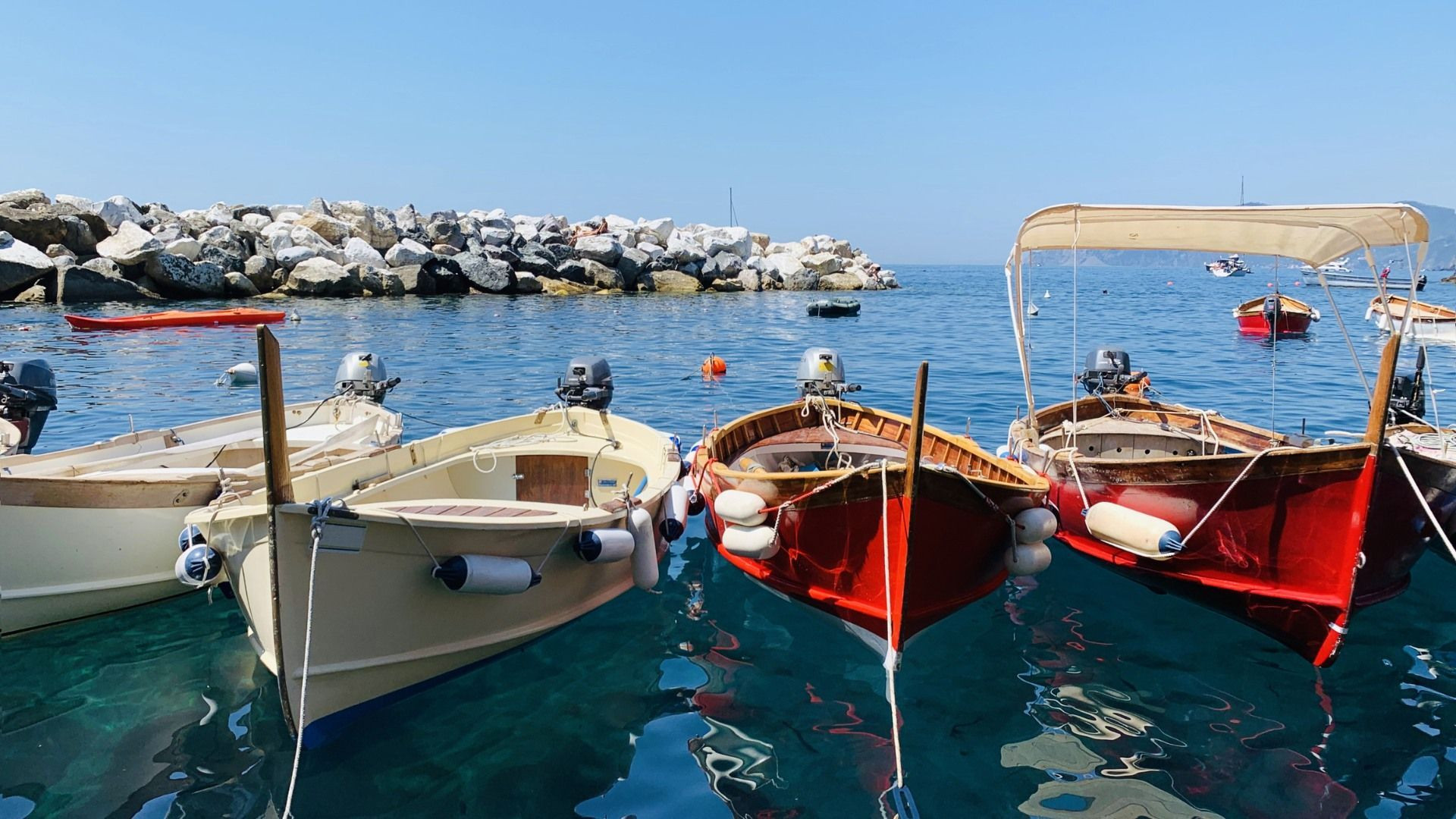 Barques de pêcheurs dans le port - Riomaggiore - Cinque Terre - Italie