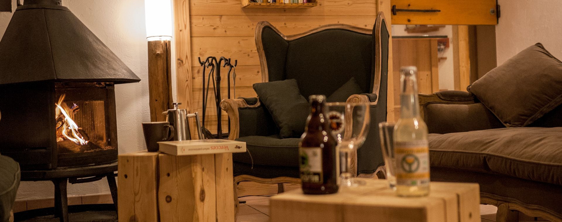 Salon chaleureux avec poêle à bois du gîte Arcanson - Méaudre - Vercors, France