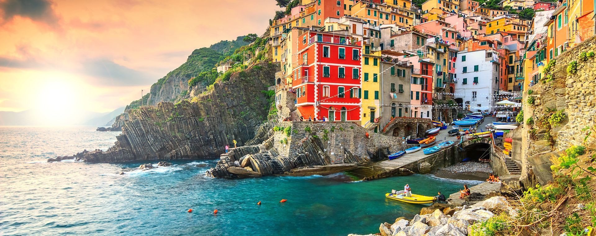 Coucher de soleil sur le village de Riomaggiore - Cinque Terre - Italie