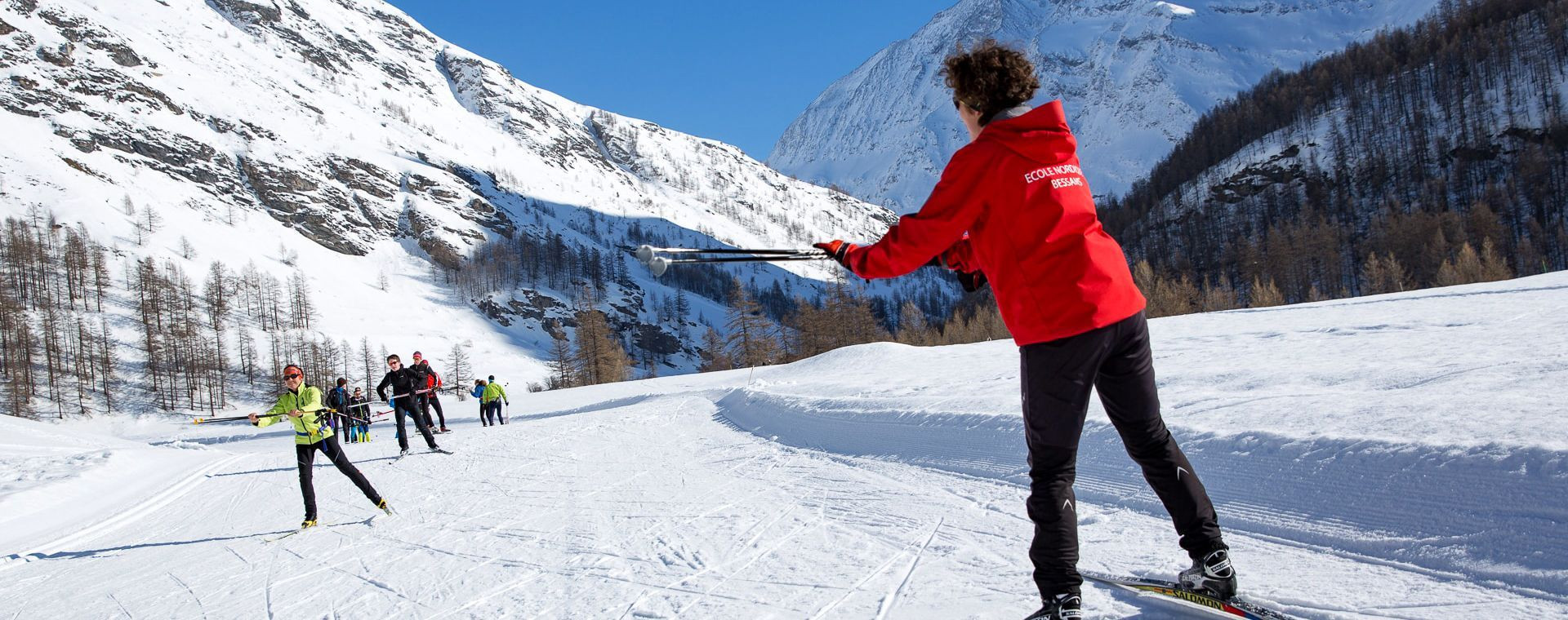 Cours de ski de fond skating face à la montagne - Bessans - Savoie - France