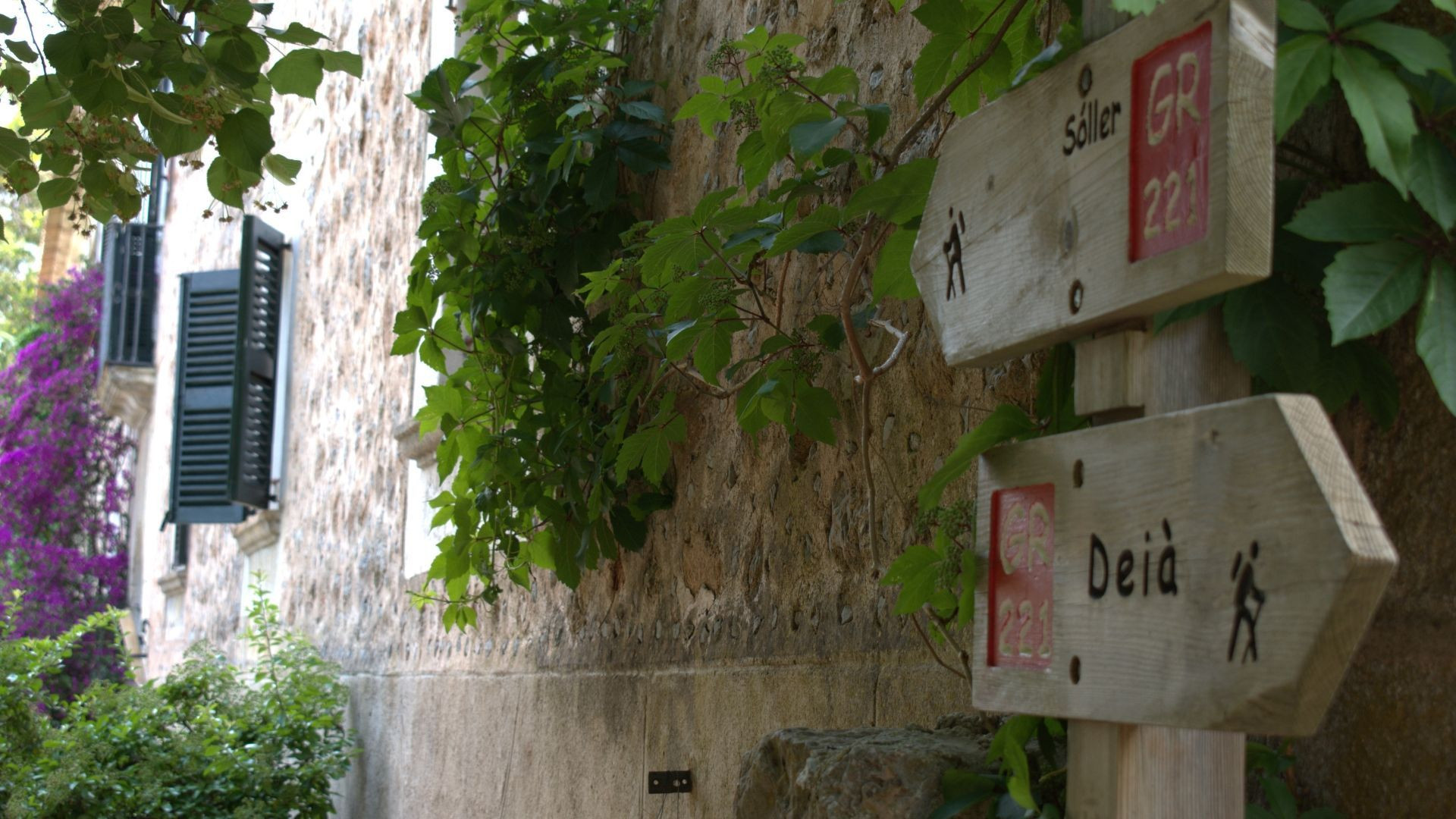 Panneaux de randonnée vers Sóller et Deià - Majorque - Espagne