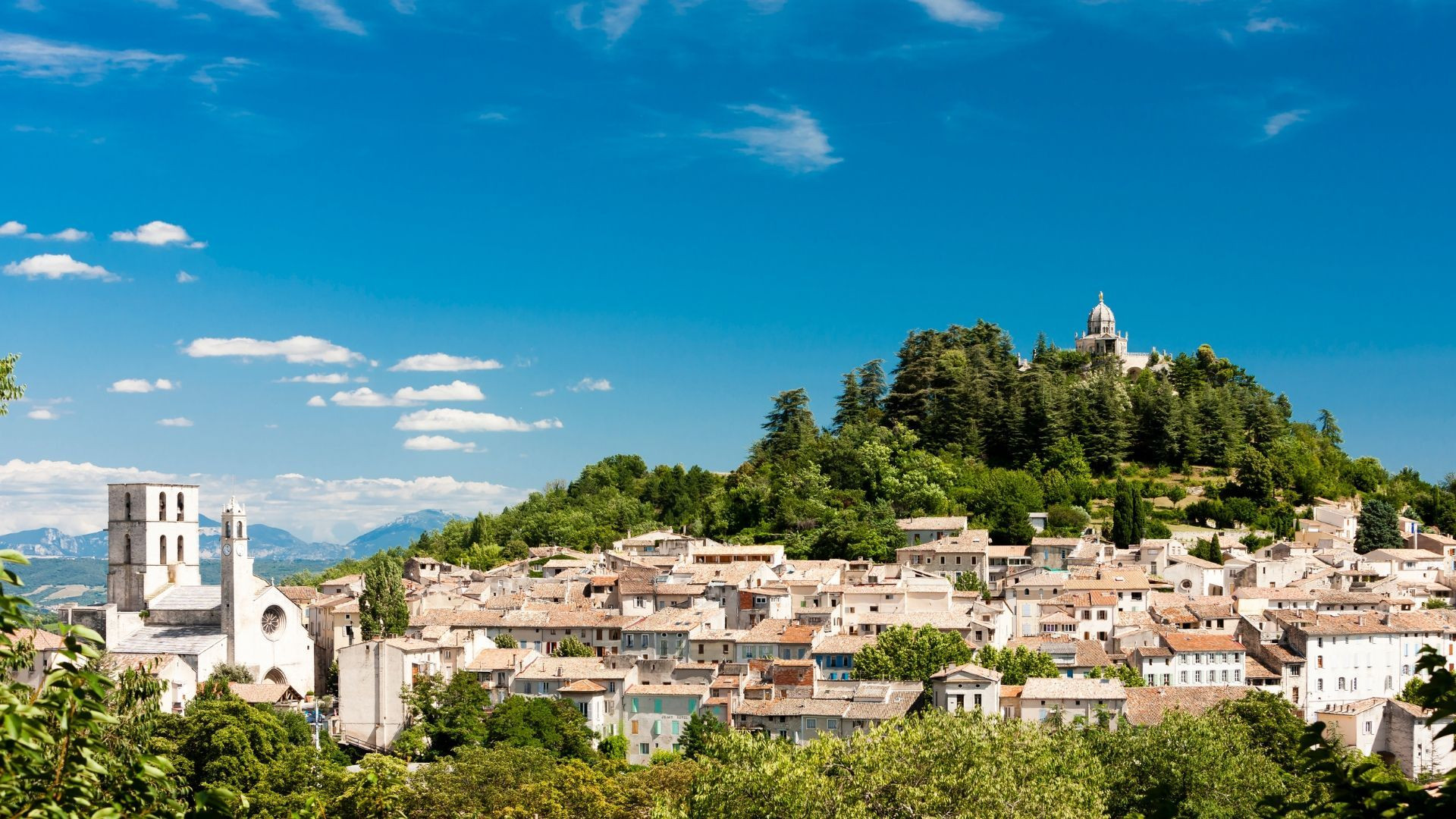 Village de Cucuron et sa colline - Luberon - Provence