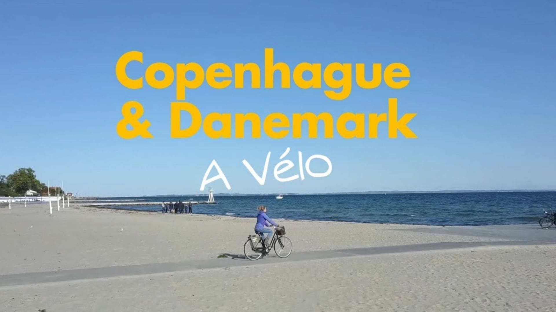 À vélo le long de la plage - Copenhague - Danemark