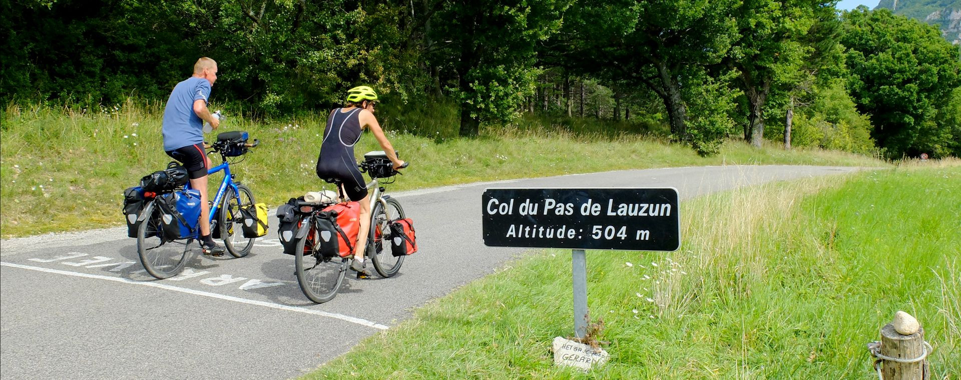 Cyclotouristes au col du Pas de Lauzun - Drôme provençale - France