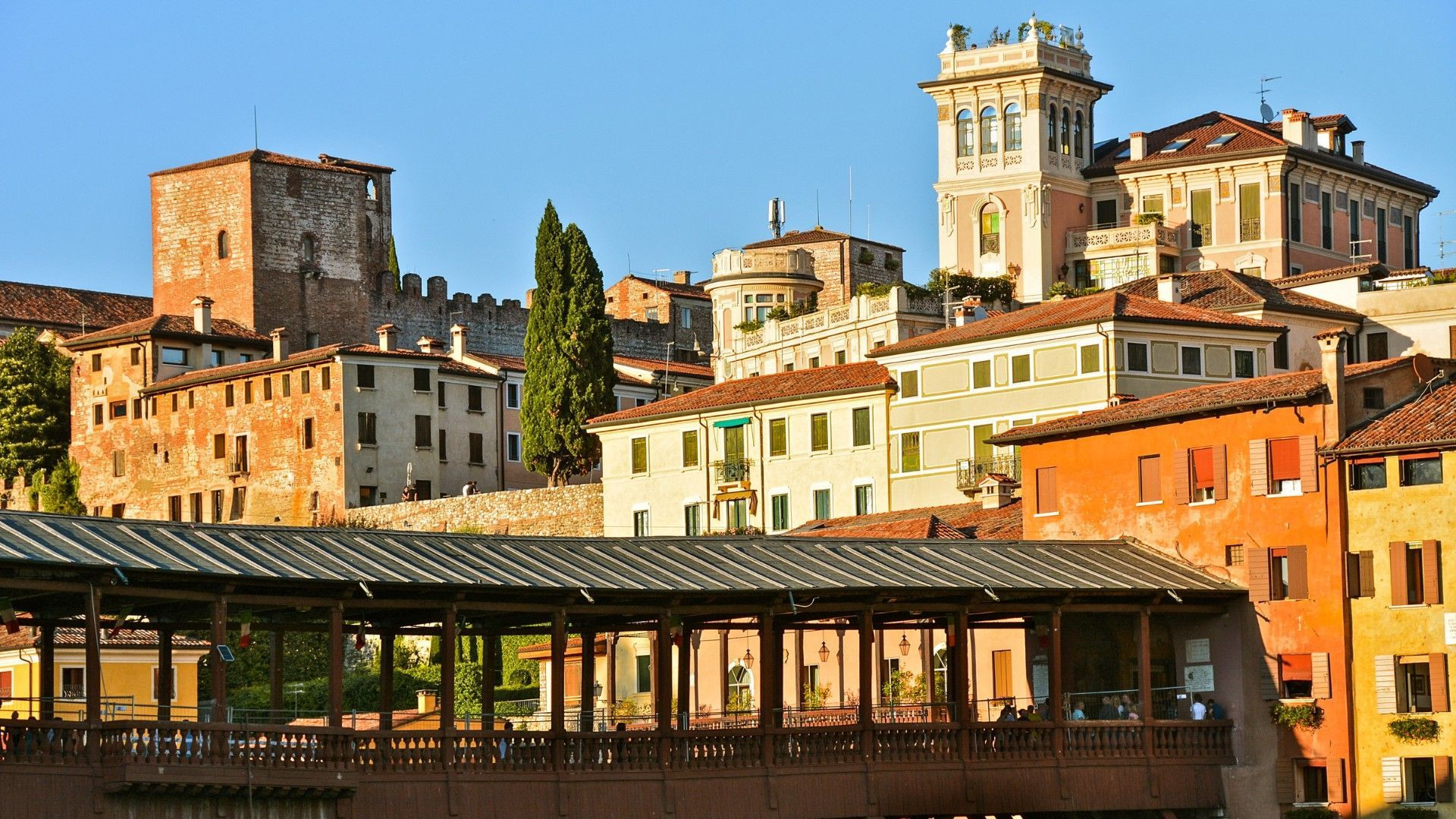 Vieille ville et pont couvert sur la Brenta - Bassano del Grappa - Vénétie - Italie