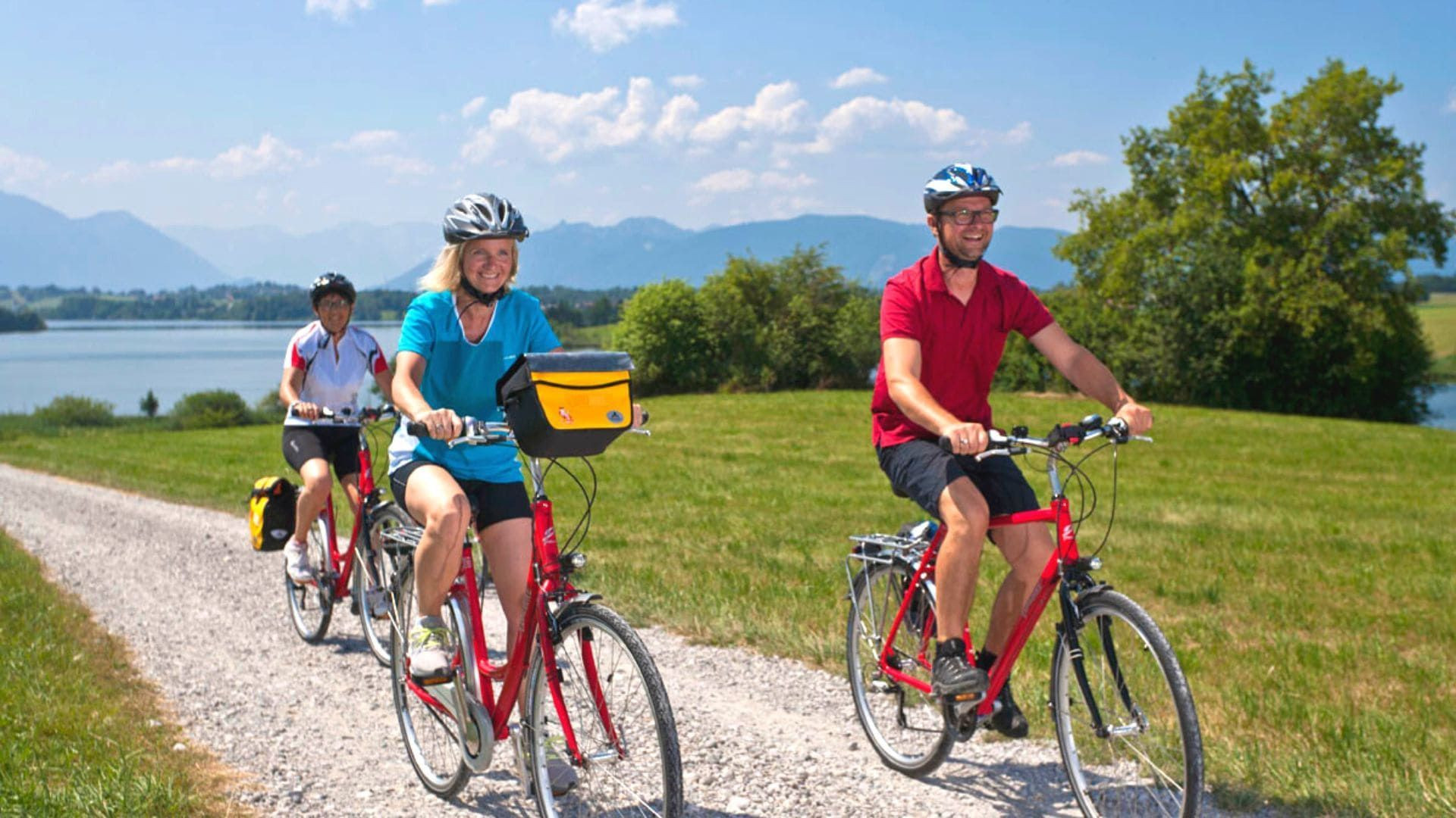 Cyclistes le long d'un lac - Bavière - Allemagne