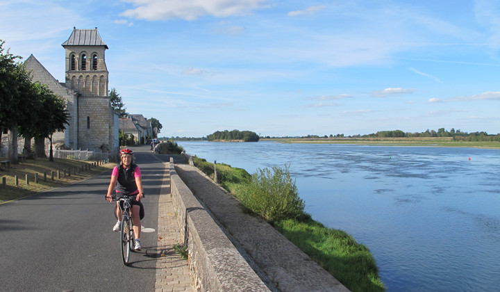Cyclistes au Thoureil - Loire à Vélo - France