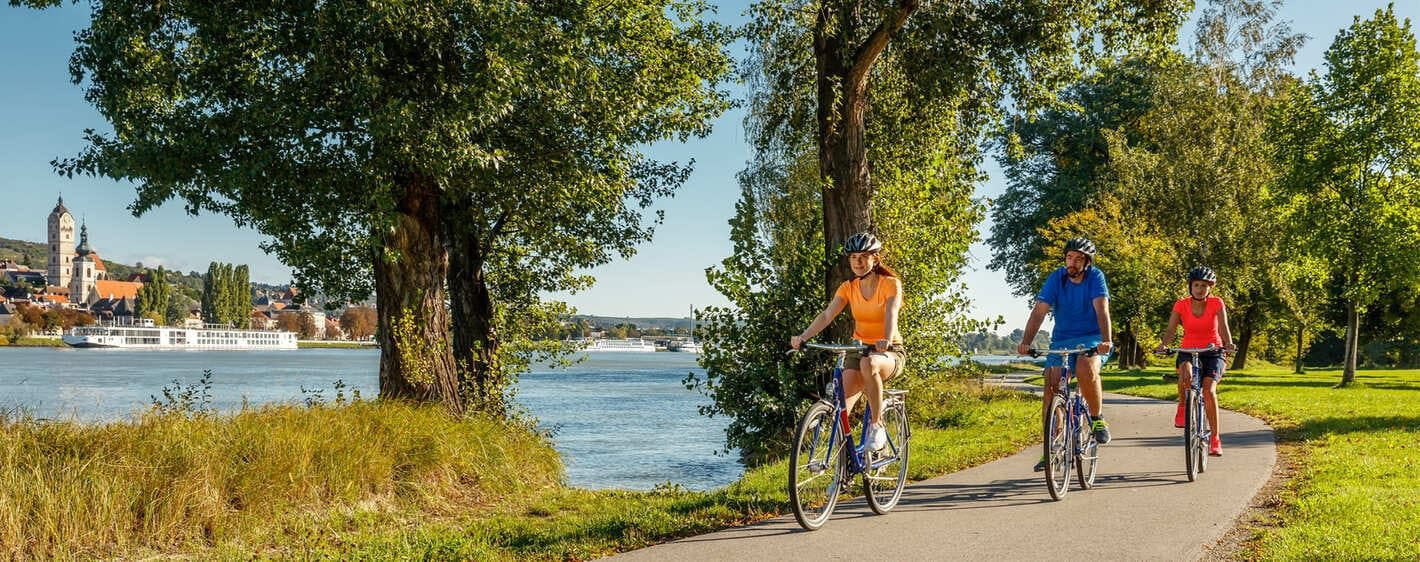 Cyclistes le long du Danube - Krems - Wachau - Autriche
