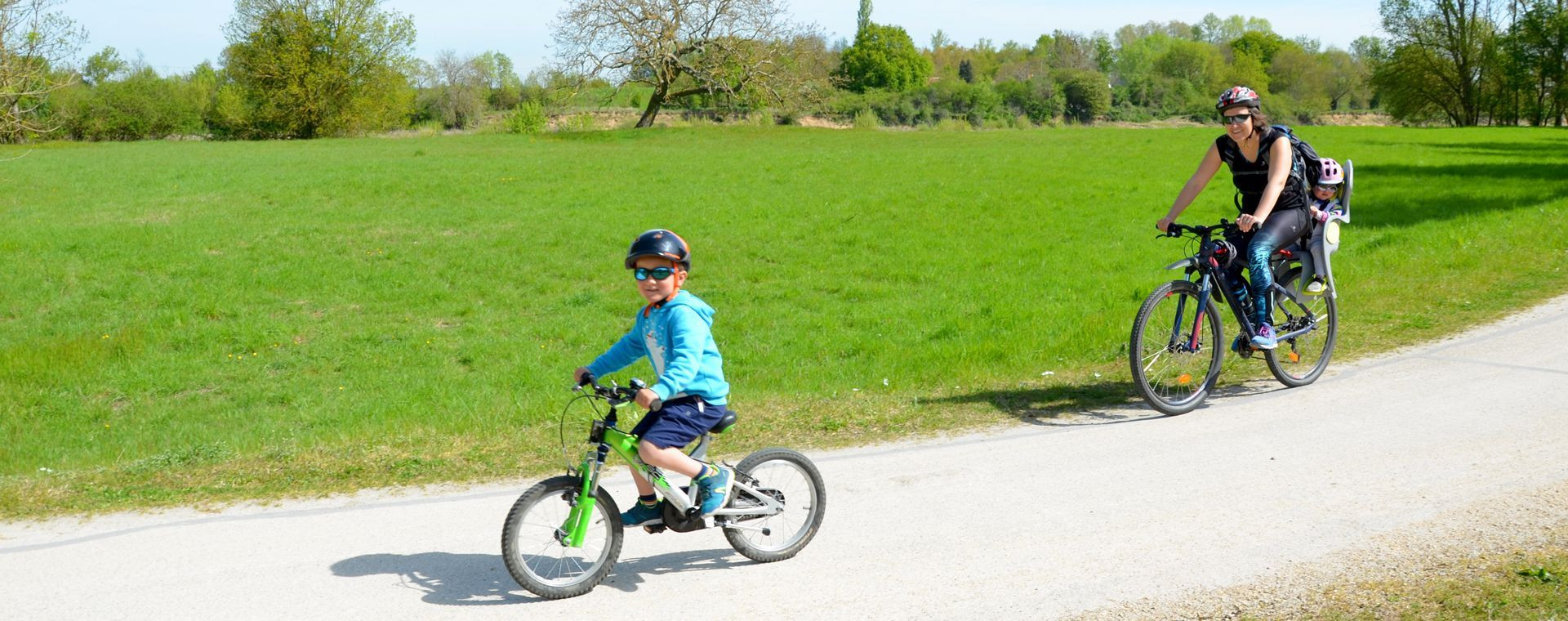 Cyclotourisme en famille sur une voie verte - Langeais - Val de Loire - France