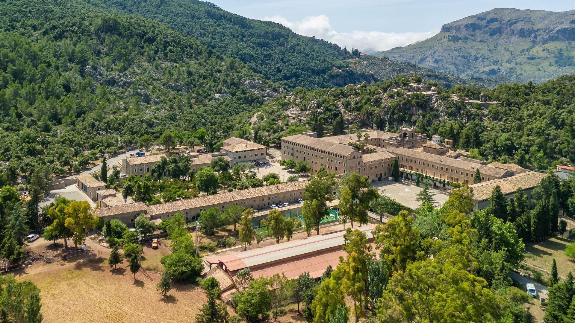 Monastère niché dans la Serra de Tramuntana - Majorque, Espagne