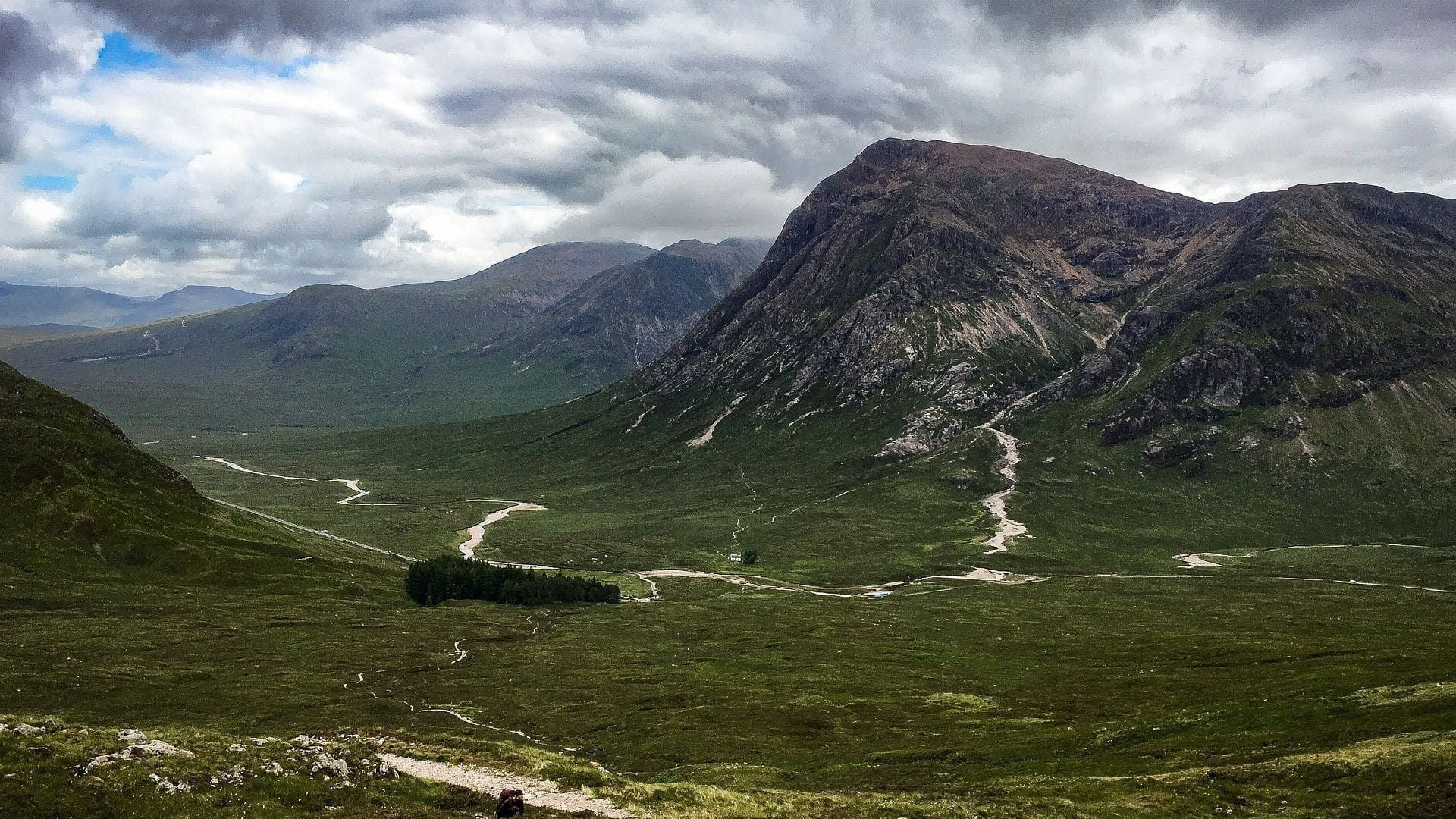 Vallée verdoyante des Highlands écossais - Écosse - Royaume-Uni