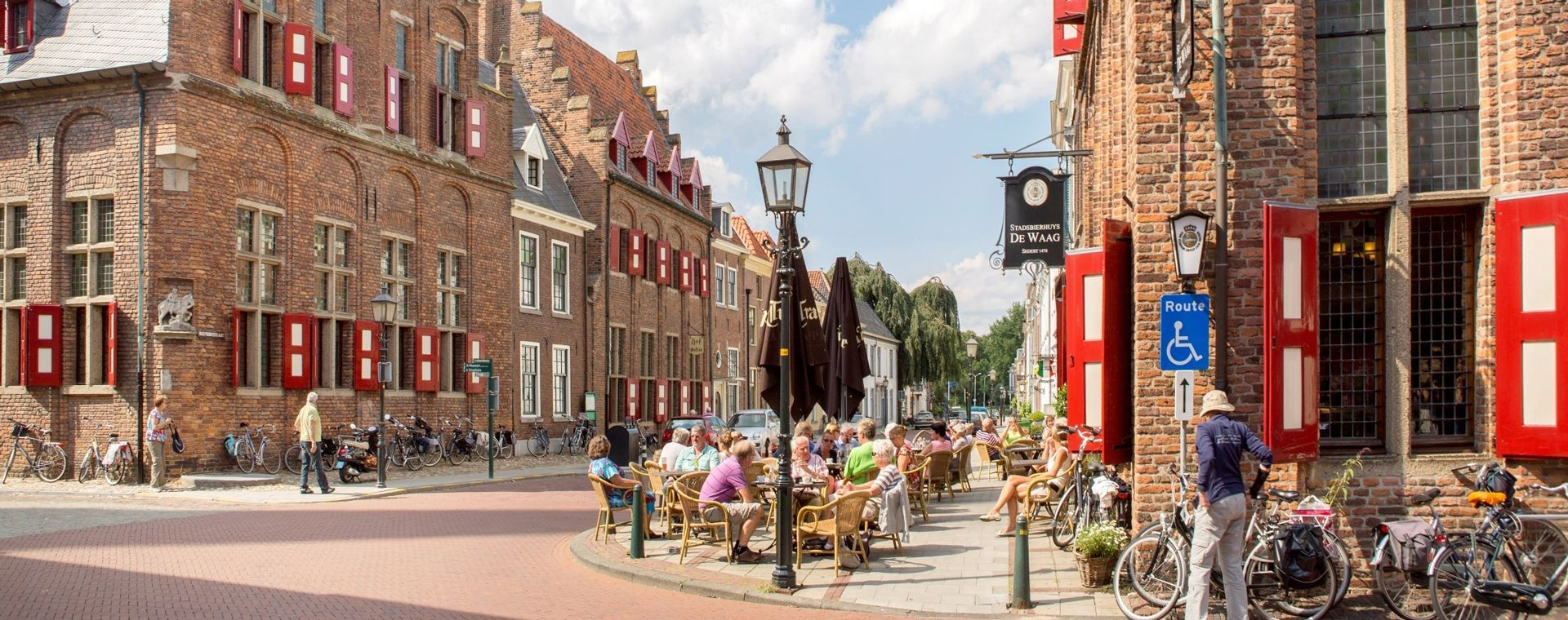 Terrasses de café dans la vieille ville - Doesburg - Gueldre - Pays-Bas