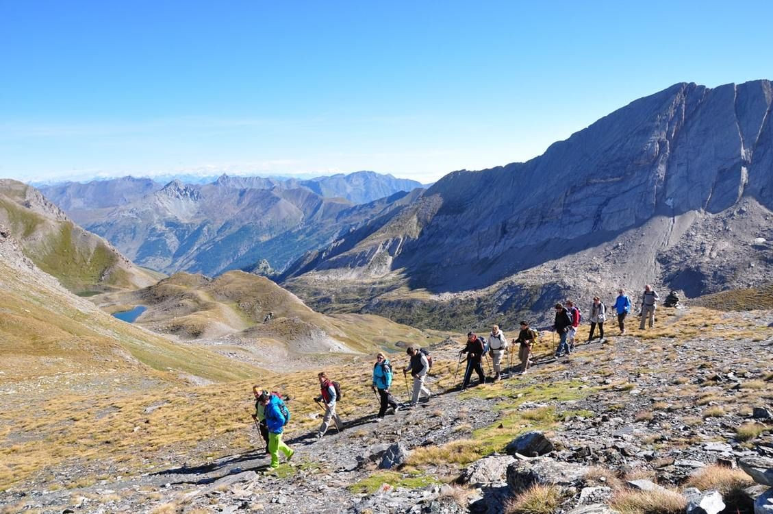 Groupe de randonneurs en montagne - Queyras - Hautes-Alpes - France