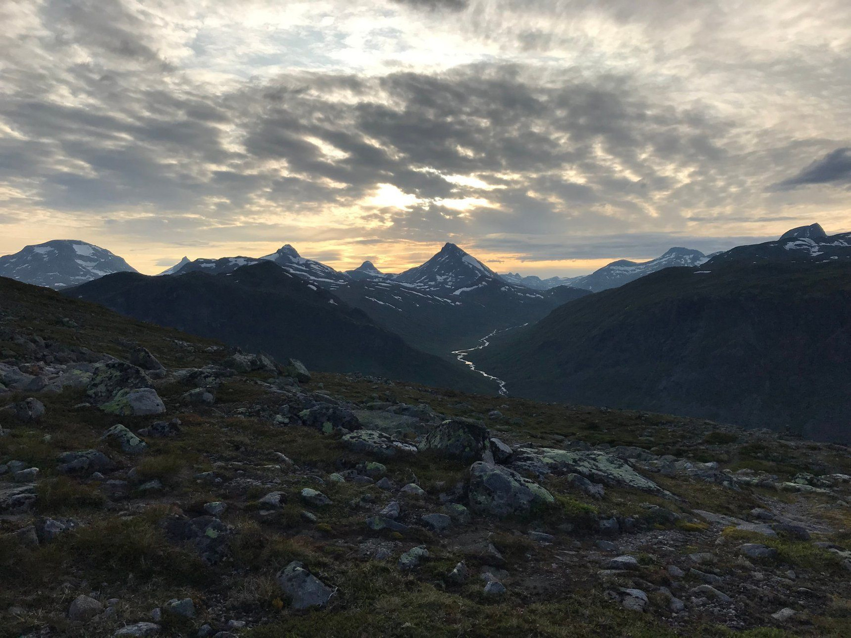 Crépuscule sur les sommets du massif de Jotunheimen - Norvège
