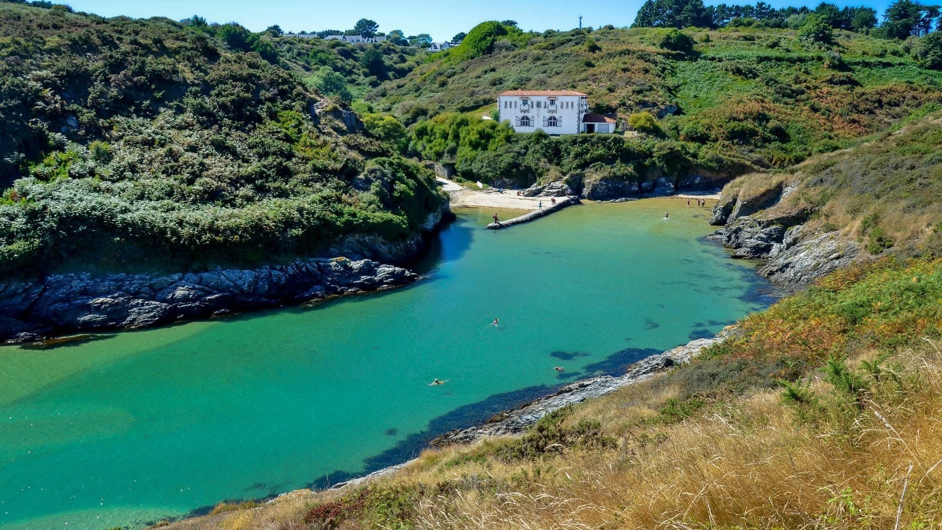 Crique aux eaux émeraude de Port Maria - Bretagne - France
