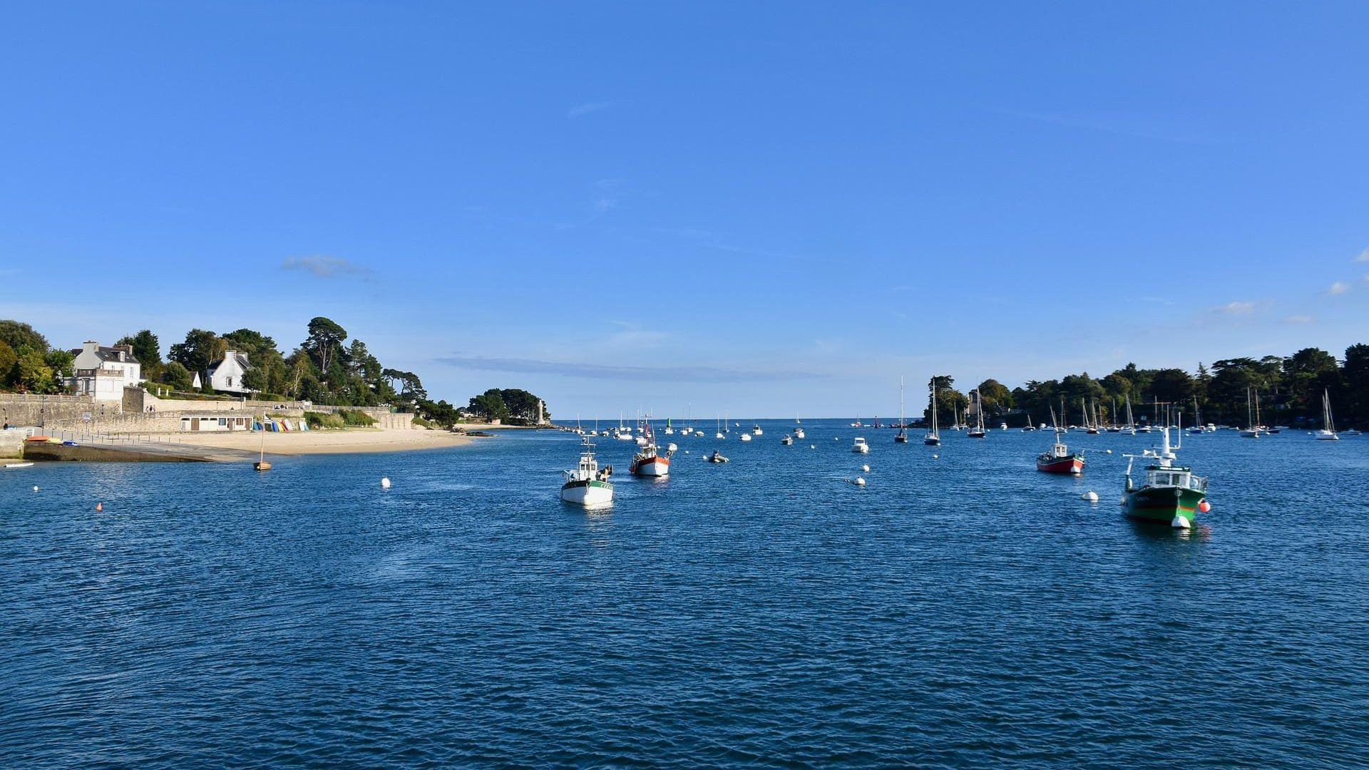 Bateaux de pêche dans l'estuaire de l'Odet - Bretagne