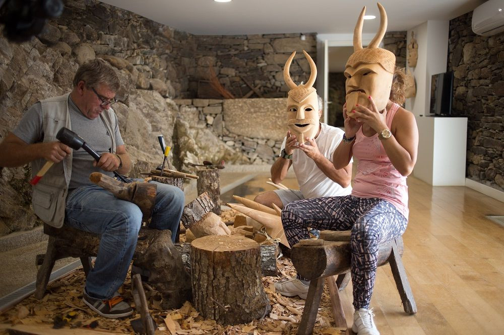 © Authentic Trails Atelier de sculpture de masques traditionnels - Vallée du Douro, Portugal