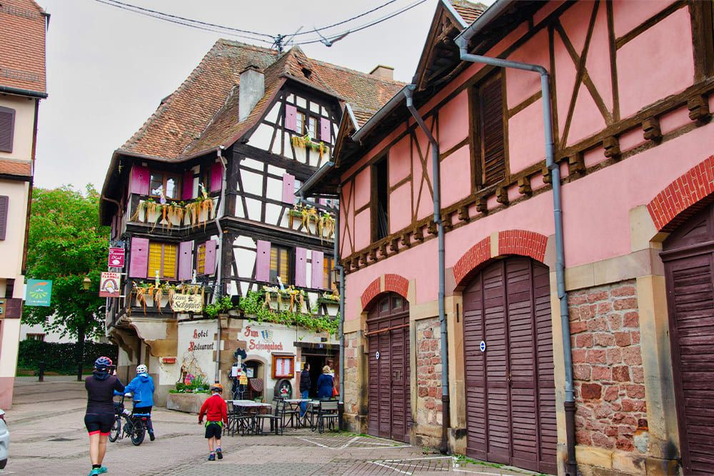 © Quentin Vanaker Maisons à colombages fleuries - Obernai - Alsace - France