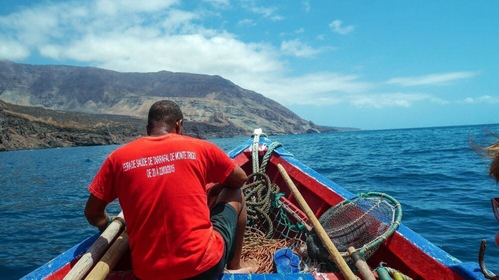 Pêcheur en barque à Monte Trigo - Santo Antão - Cap-Vert